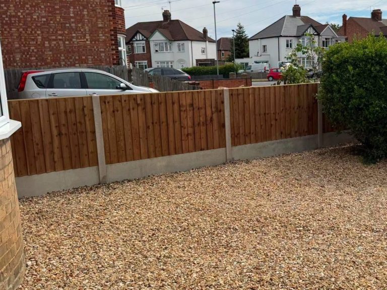 Fencing in Huntingdon New Fence Installation, Fence Replacement, Fence repairs, Gate instalment, Gate repairs, Driveway fencing, Garden Fencing all in Huntingdon