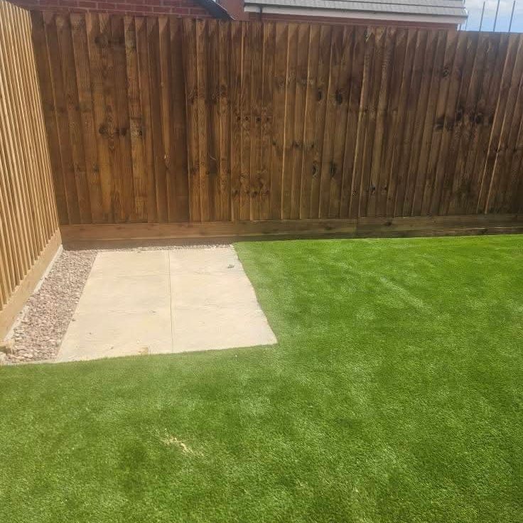 Picket fence full installation in Huntingdon