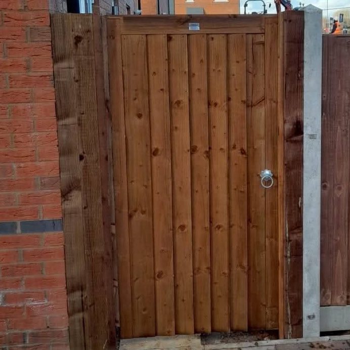 Custom fence installation & repairs in Peterborough, Cambridgeshire. Affordable high quality fencing.